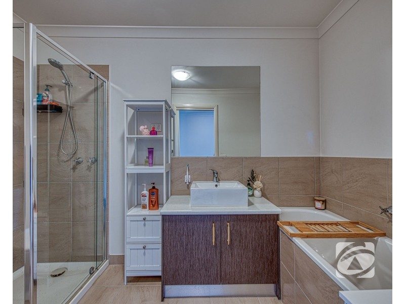 16 Annecy Lane, Pakenham VIC 3810