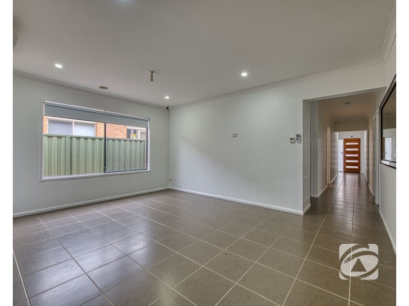15 Moore Mews, Pakenham VIC 3810