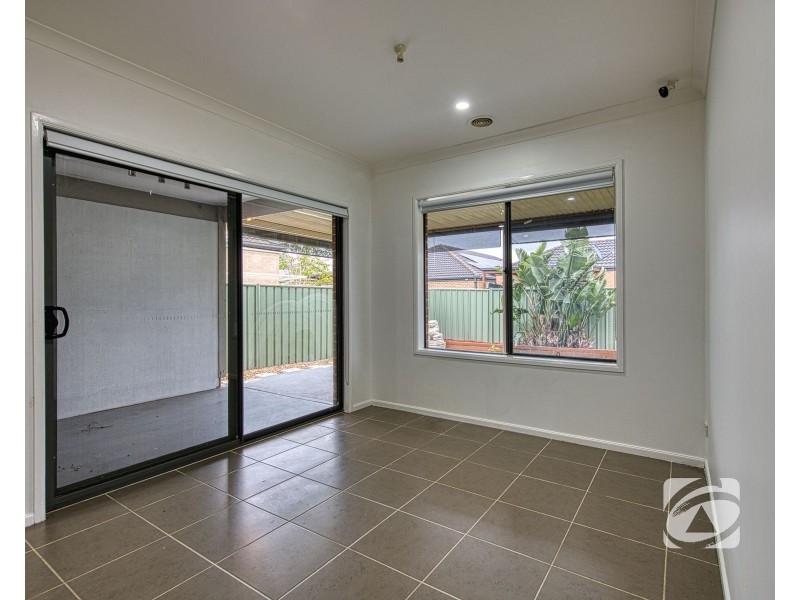 15 Moore Mews, Pakenham VIC 3810