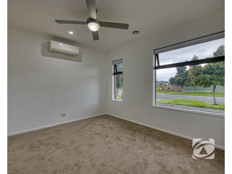 15 Moore Mews, Pakenham VIC 3810