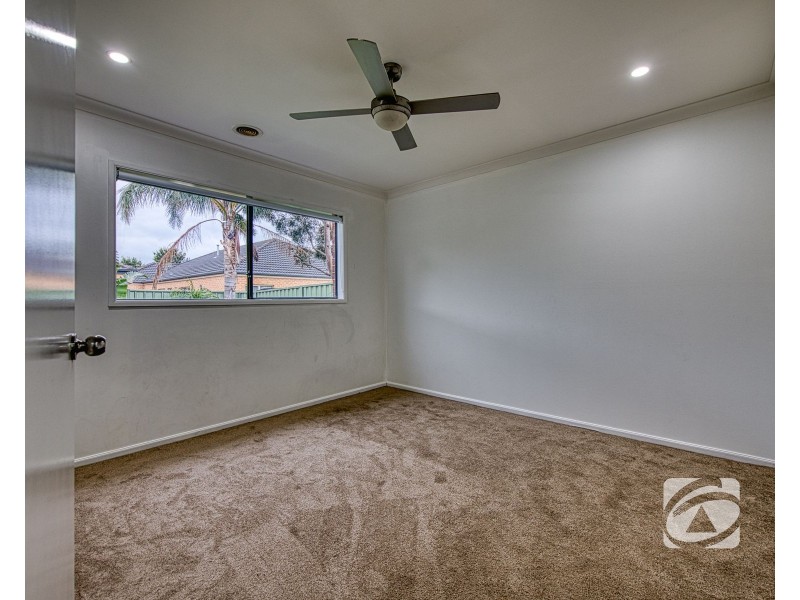 15 Moore Mews, Pakenham VIC 3810