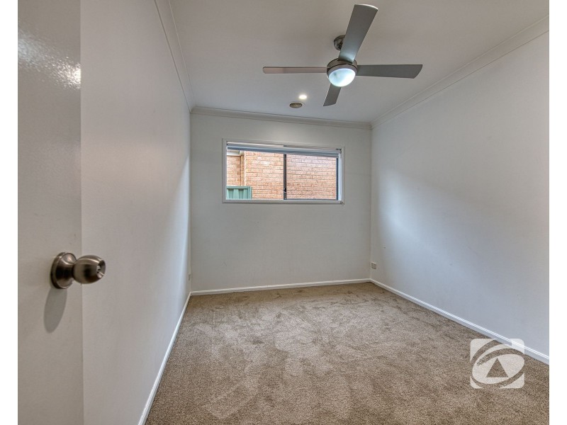 15 Moore Mews, Pakenham VIC 3810