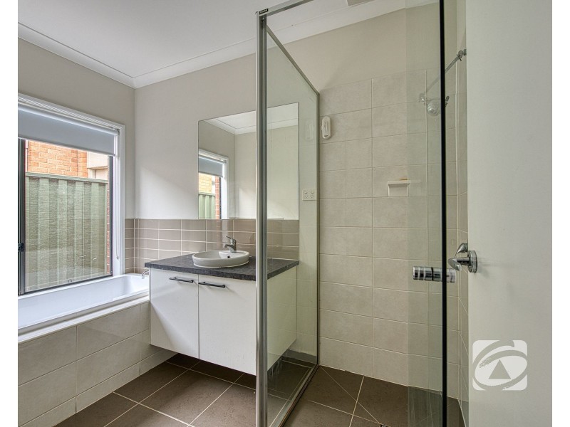 15 Moore Mews, Pakenham VIC 3810