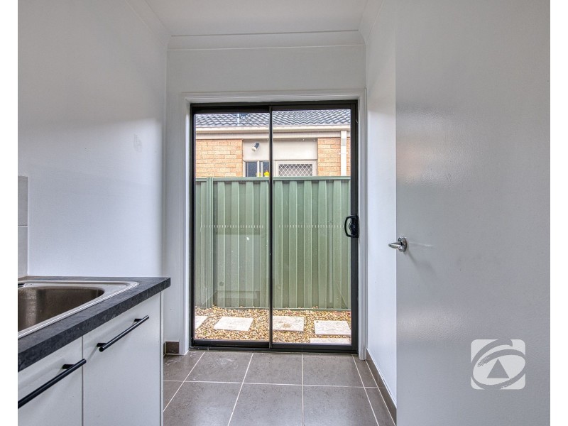 15 Moore Mews, Pakenham VIC 3810