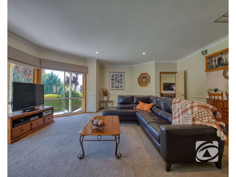 51-53 Warren Park Place, Narre Warren South VIC 3805