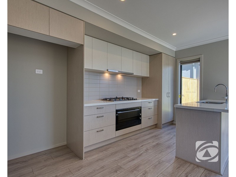 22 Mornington Crescent, Nar Nar Goon North VIC 3812
