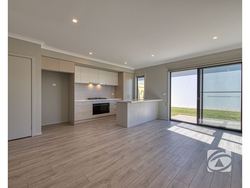 22 Mornington Crescent, Nar Nar Goon North VIC 3812