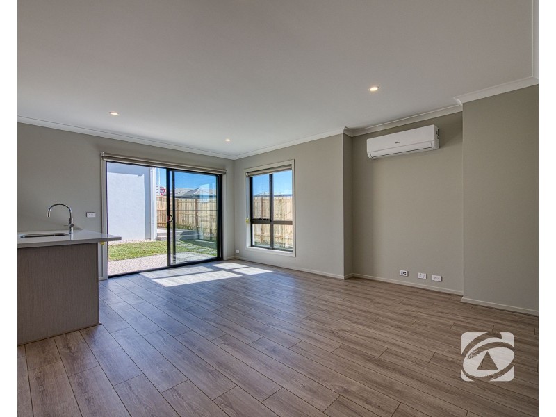 22 Mornington Crescent, Nar Nar Goon North VIC 3812