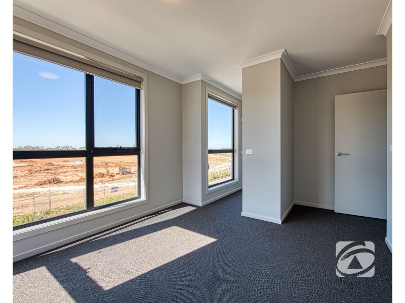 22 Mornington Crescent, Nar Nar Goon North VIC 3812