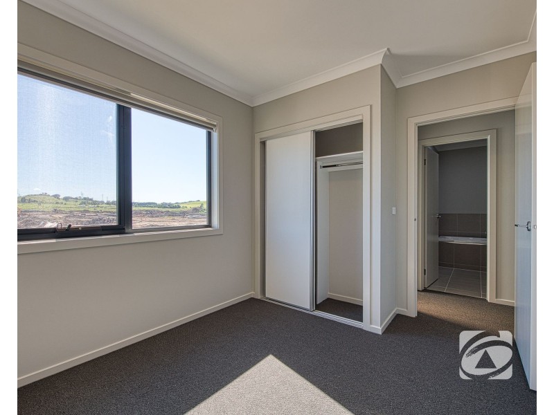 22 Mornington Crescent, Nar Nar Goon North VIC 3812