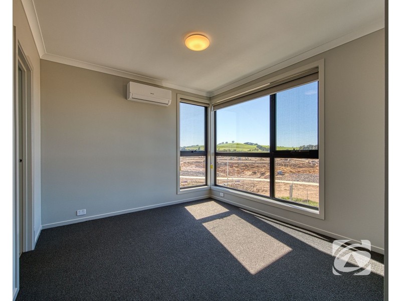 22 Mornington Crescent, Nar Nar Goon North VIC 3812