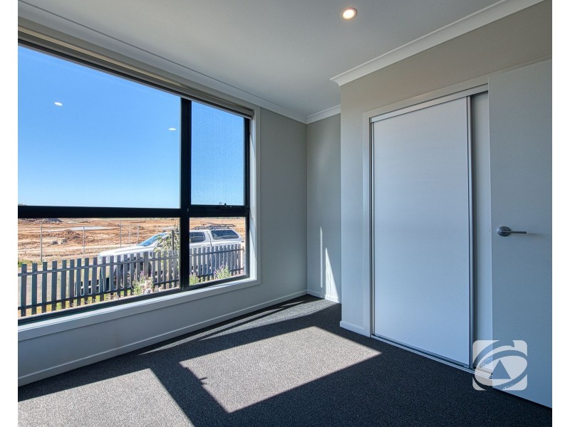 22 Mornington Crescent, Nar Nar Goon North VIC 3812