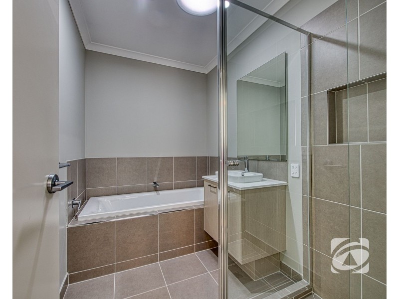 22 Mornington Crescent, Nar Nar Goon North VIC 3812
