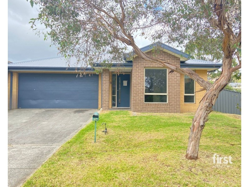 16 Chestnut Chase, Pakenham VIC 3810