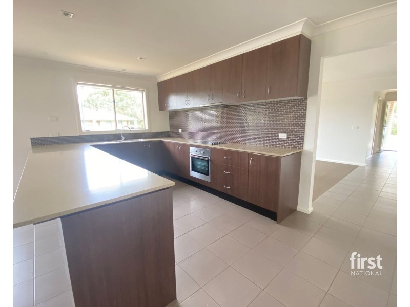 16 Chestnut Chase, Pakenham VIC 3810