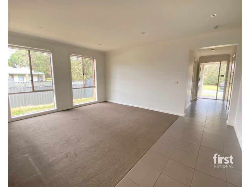16 Chestnut Chase, Pakenham VIC 3810