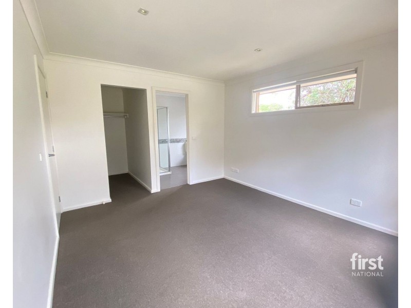 16 Chestnut Chase, Pakenham VIC 3810