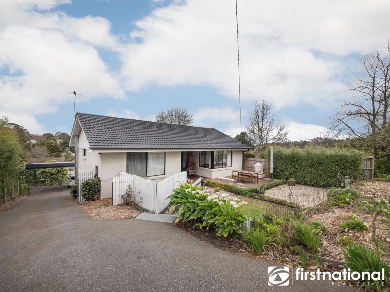 8 Inglis Road, Berwick VIC 3806