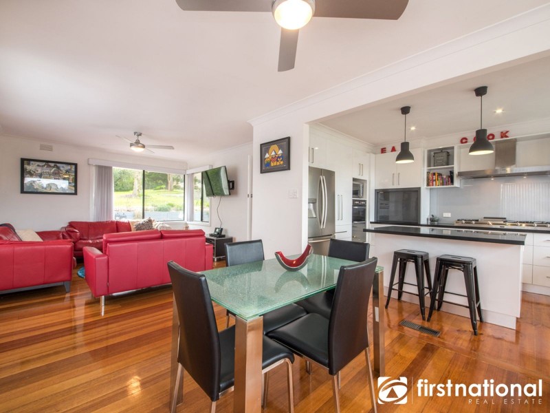 8 Inglis Road, Berwick VIC 3806