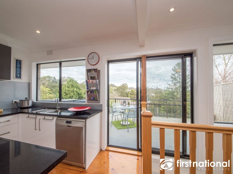 8 Inglis Road, Berwick VIC 3806