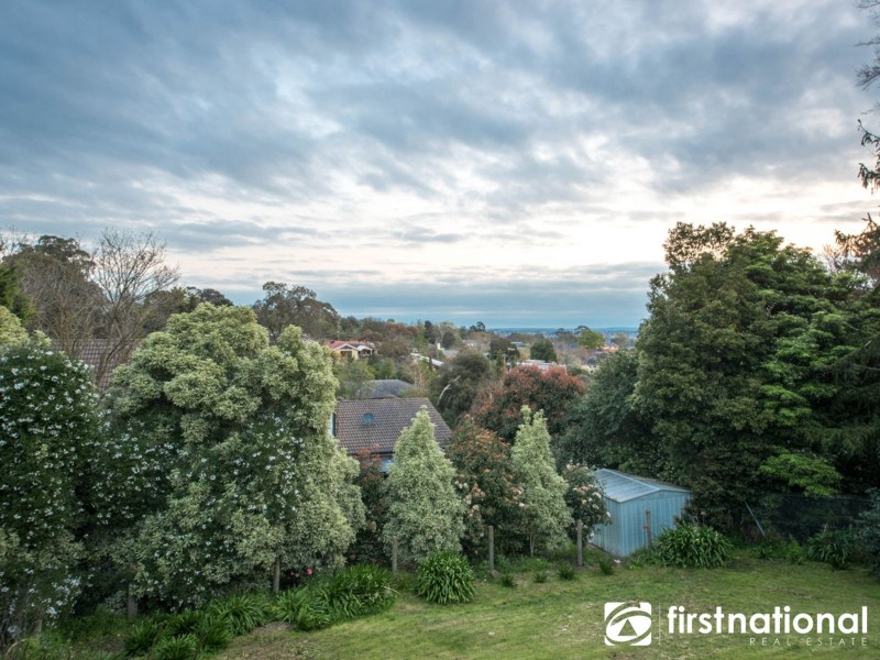 8 Inglis Road, Berwick VIC 3806