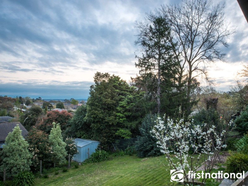 8 Inglis Road, Berwick VIC 3806