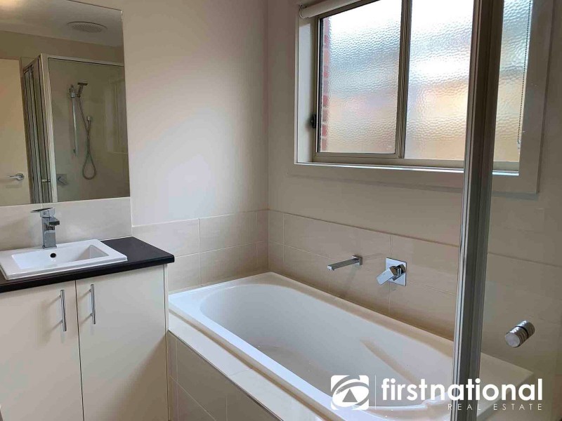 48 Belmont Crescent, Pakenham VIC 3810