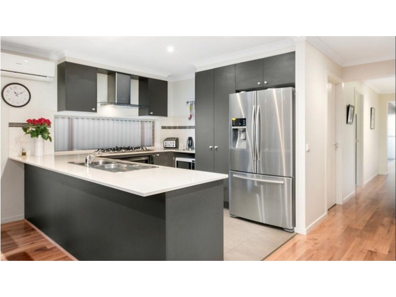 11 Celebration Circuit, Pakenham VIC 3810