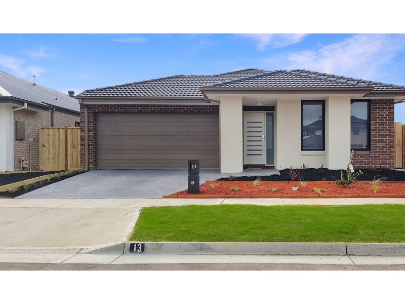 13 Creek Side Street, Clyde VIC 3978