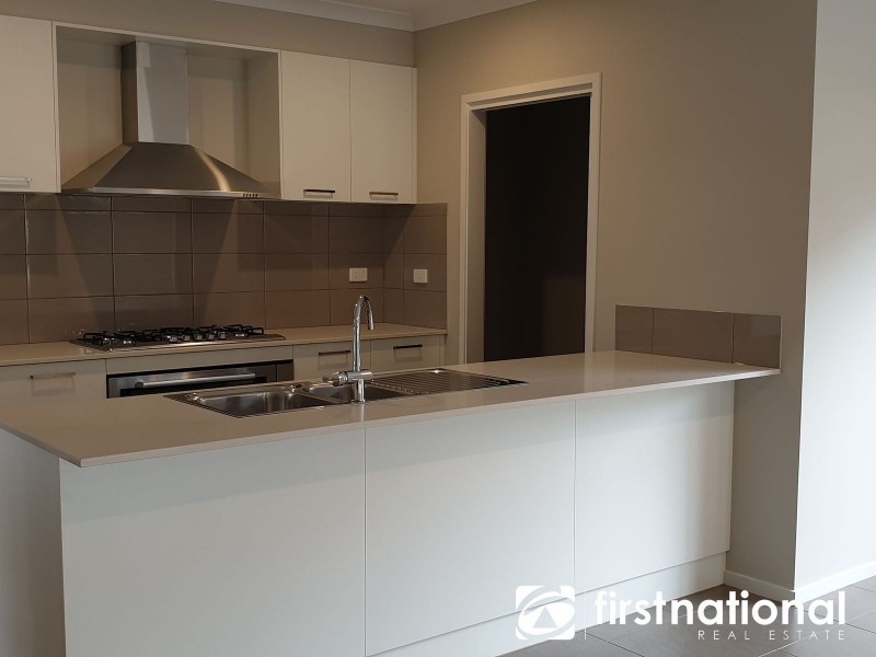 13 Creek Side Street, Clyde VIC 3978