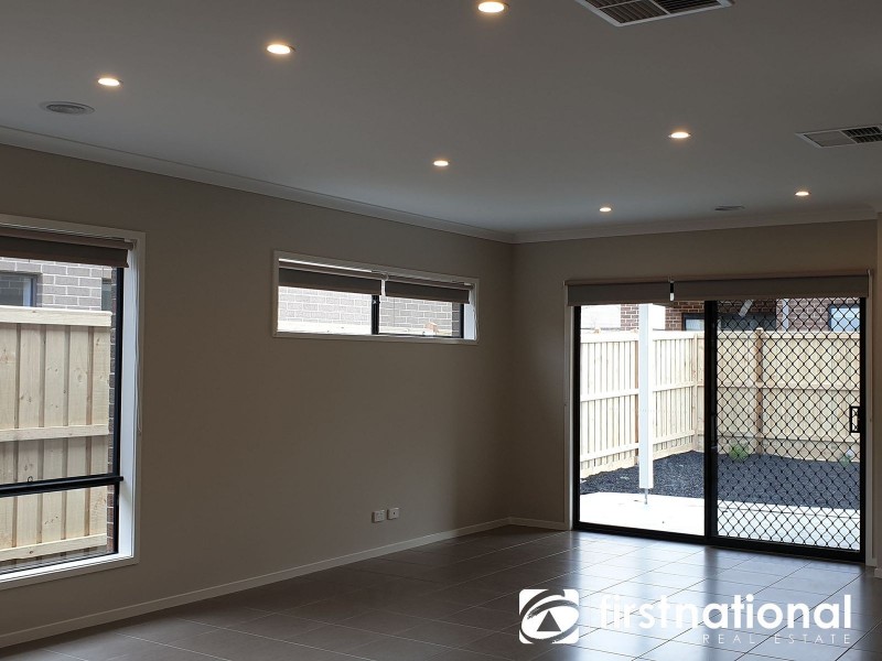 13 Creek Side Street, Clyde VIC 3978