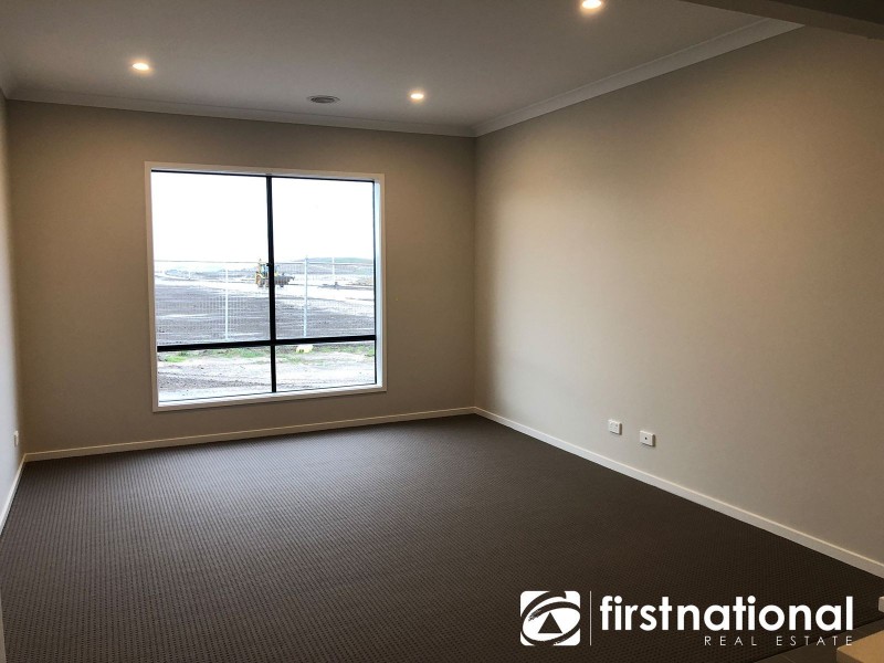 13 Creek Side Street, Clyde VIC 3978