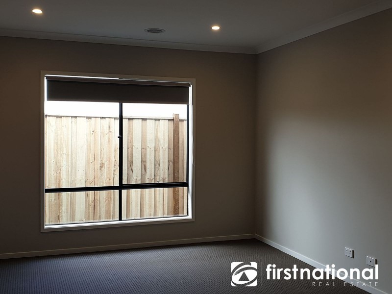 13 Creek Side Street, Clyde VIC 3978