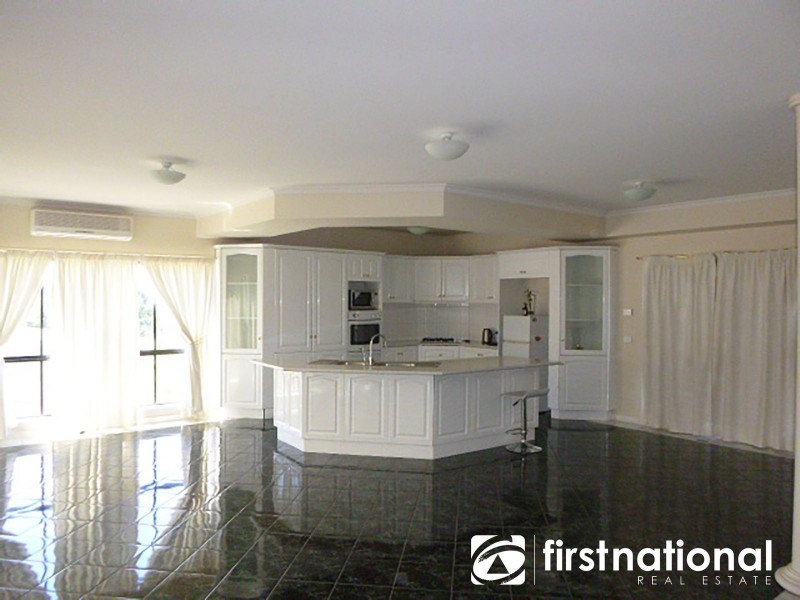 49 John Edgcumbe Way, Endeavour Hills VIC 3802