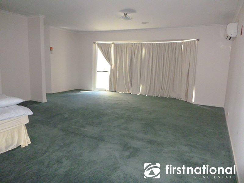 49 John Edgcumbe Way, Endeavour Hills VIC 3802
