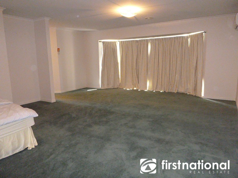 49 John Edgcumbe Way, Endeavour Hills VIC 3802