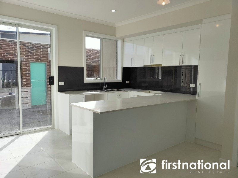 4 Ascot Park Drive, Pakenham VIC 3810