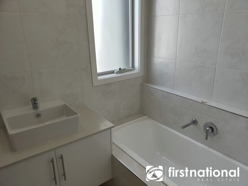 4 Ascot Park Drive, Pakenham VIC 3810