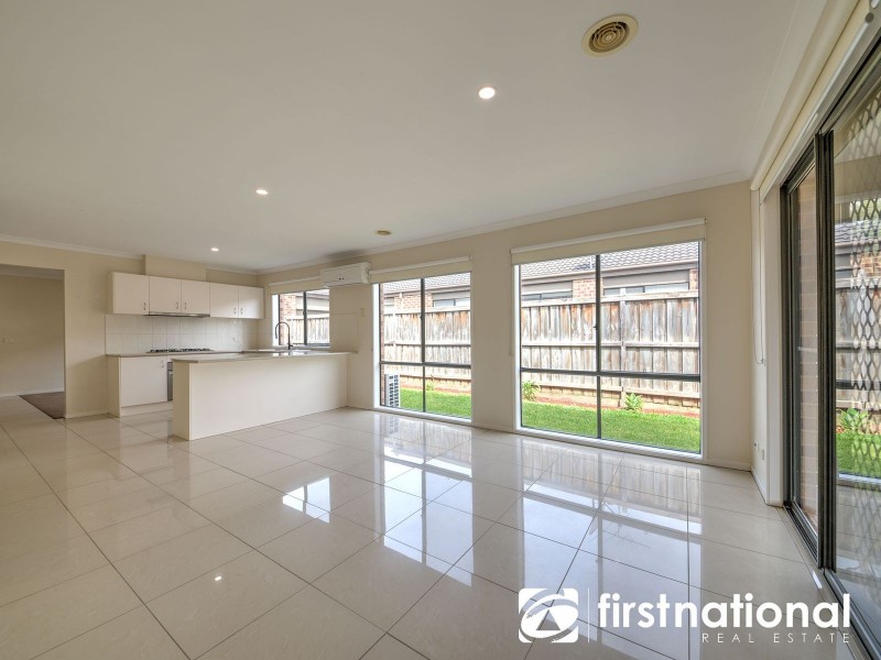 8 Boland Drive, Lyndhurst VIC 3975