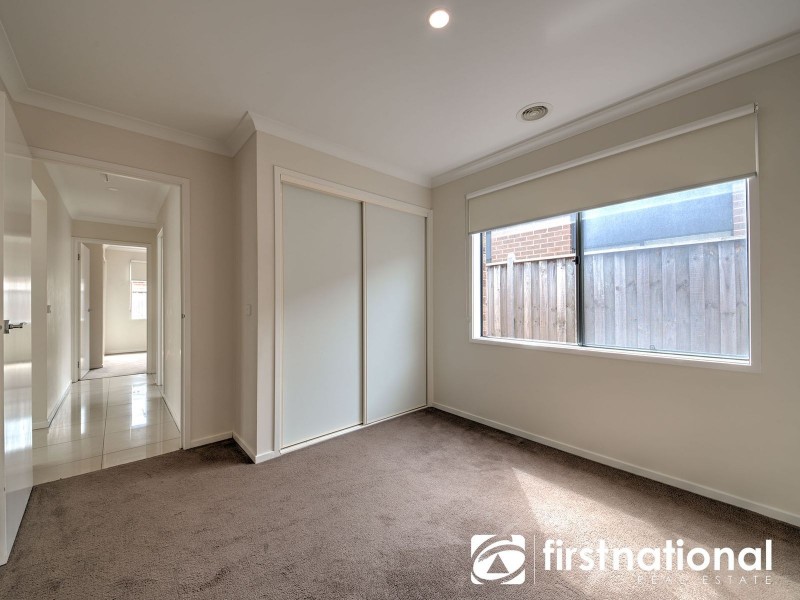 8 Boland Drive, Lyndhurst VIC 3975