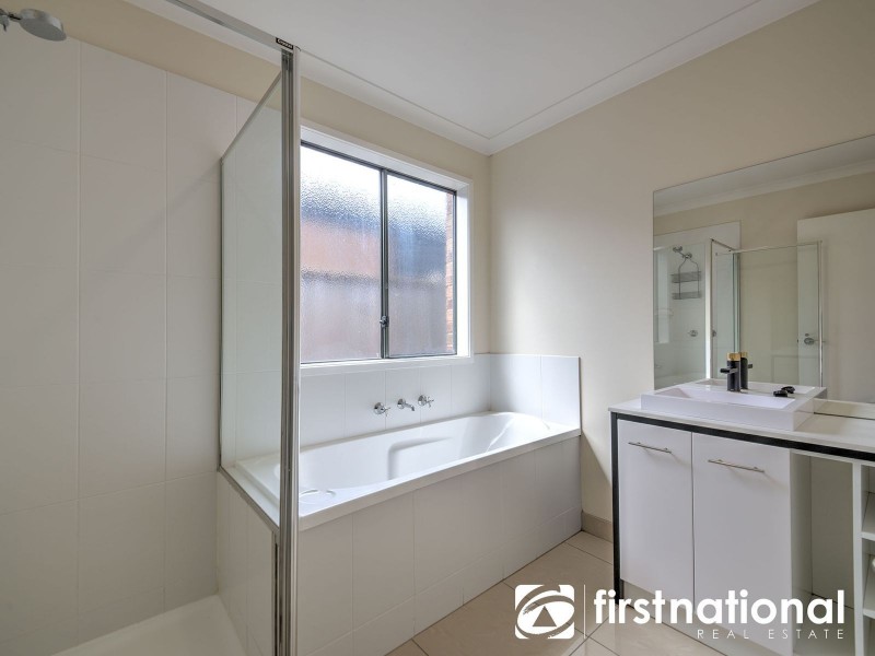 8 Boland Drive, Lyndhurst VIC 3975