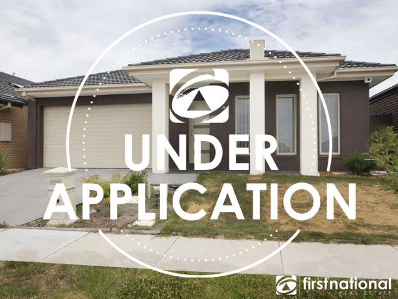 17 Peregrine Street, Cranbourne North VIC 3977
