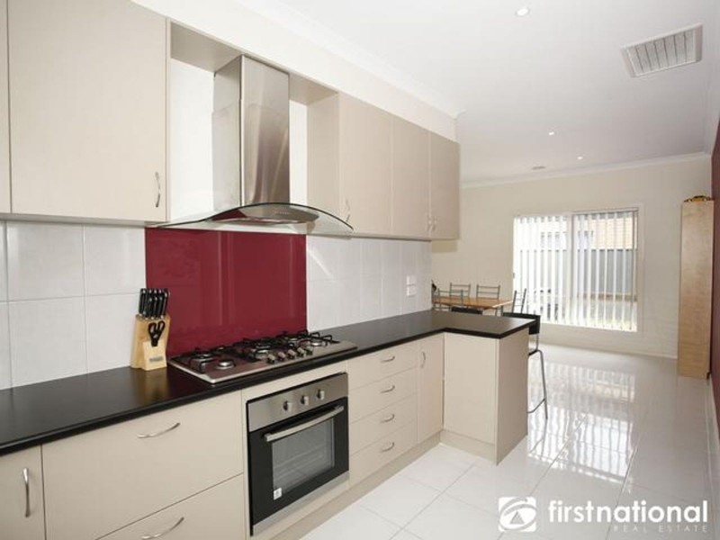 17 Peregrine Street, Cranbourne North VIC 3977