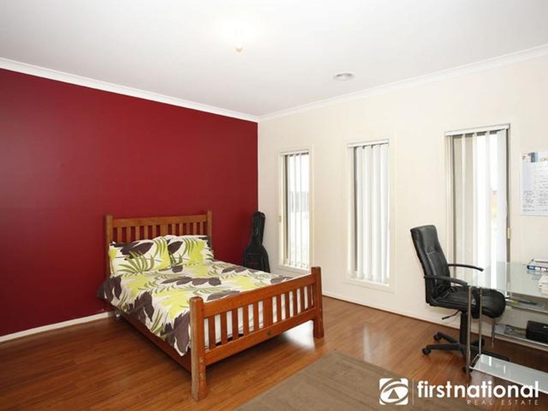 17 Peregrine Street, Cranbourne North VIC 3977