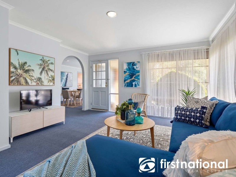 1/42 Strathavan Drive, Berwick VIC 3806