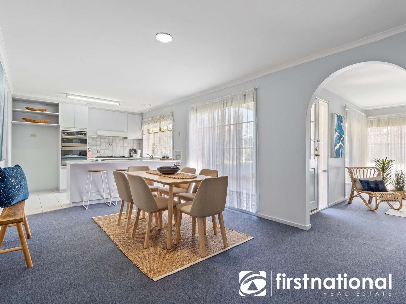 1/42 Strathavan Drive, Berwick VIC 3806