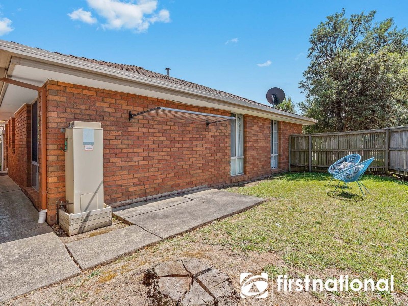 1/42 Strathavan Drive, Berwick VIC 3806