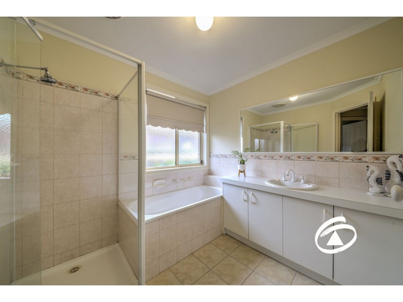 82 Earlsfield Drive, Berwick VIC 3806
