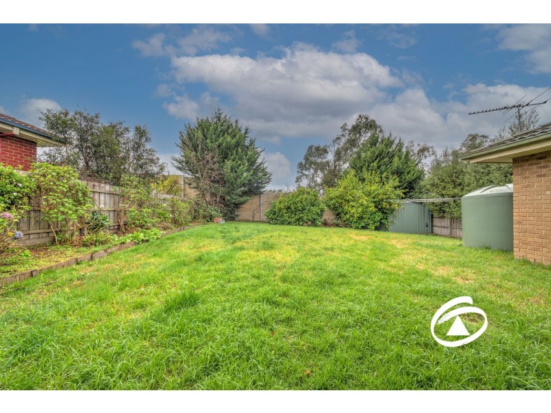 82 Earlsfield Drive, Berwick VIC 3806