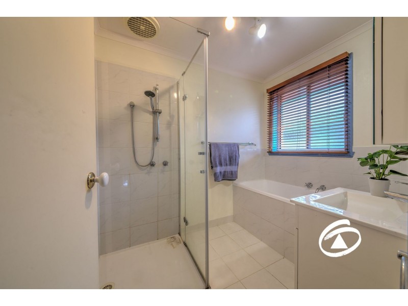 24 Fleetwood Drive, Narre Warren VIC 3805